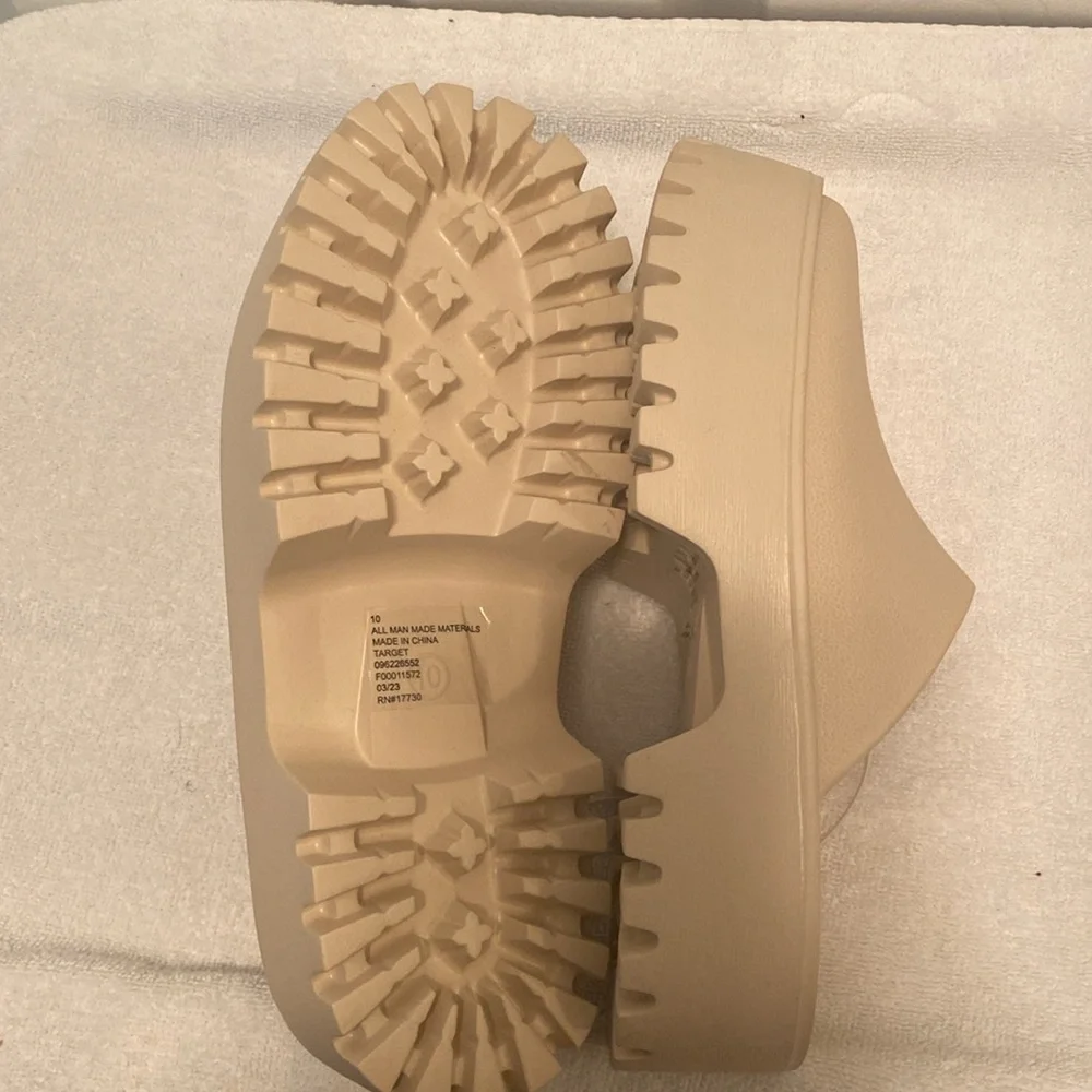 NWOT Wild Fable Tan Slip On Shoes…size 10 - Picture 5 of 6